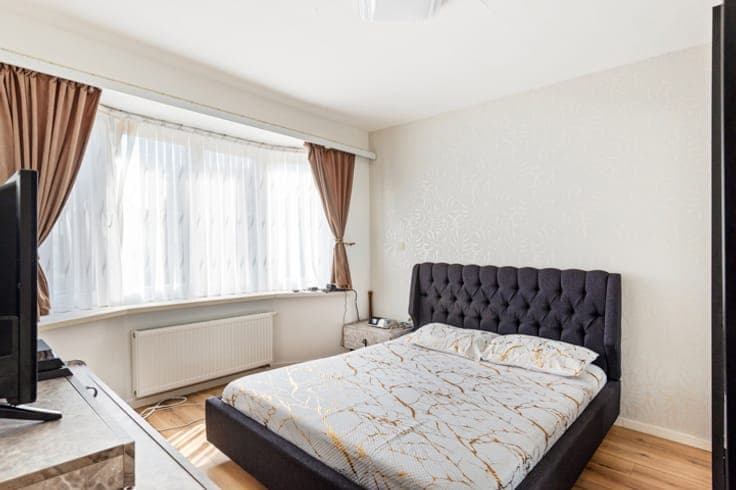 Move-in ready family home with cosy city garden