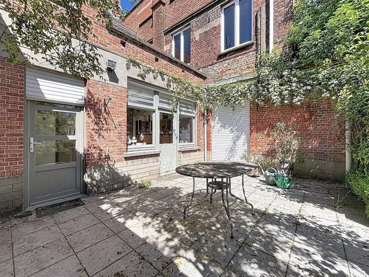 Ruime woning met garage en tuin