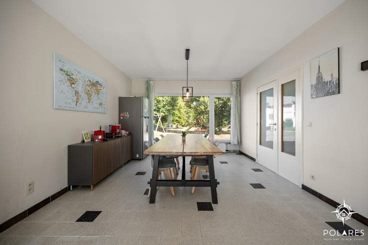 Bright house with 3 bedrooms, spacious garage and pleasant