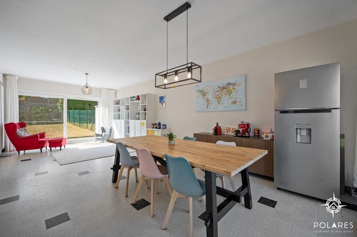 Bright house with 3 bedrooms, spacious garage and pleasant