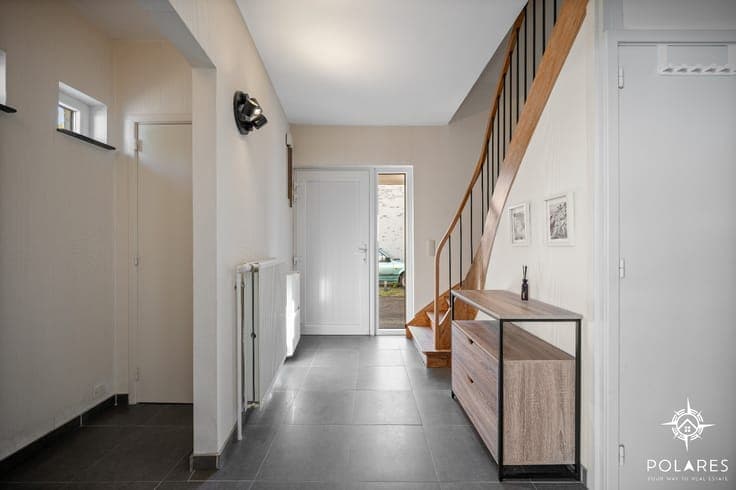 Bright house with 3 bedrooms, spacious garage and pleasant