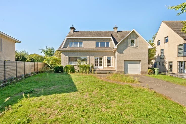 Conveniently located to renovate house with 4 bedrooms on 9