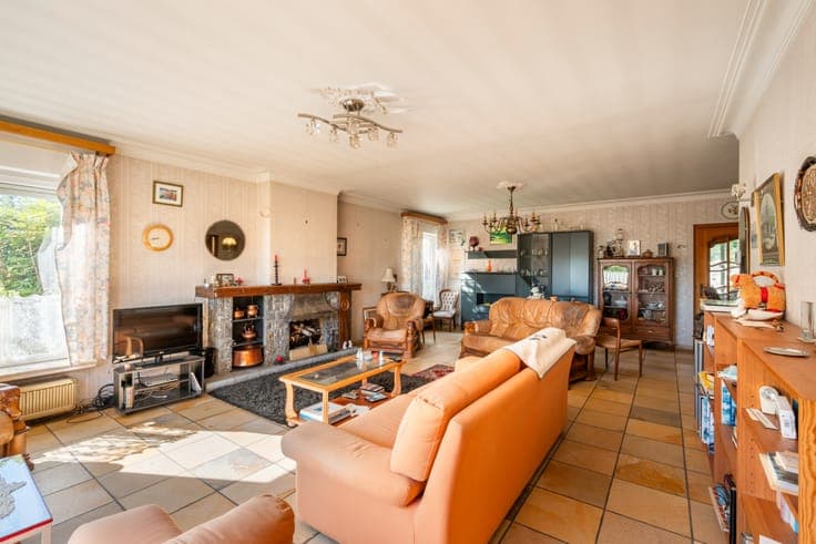 Conveniently located to renovate house with 4 bedrooms on 9