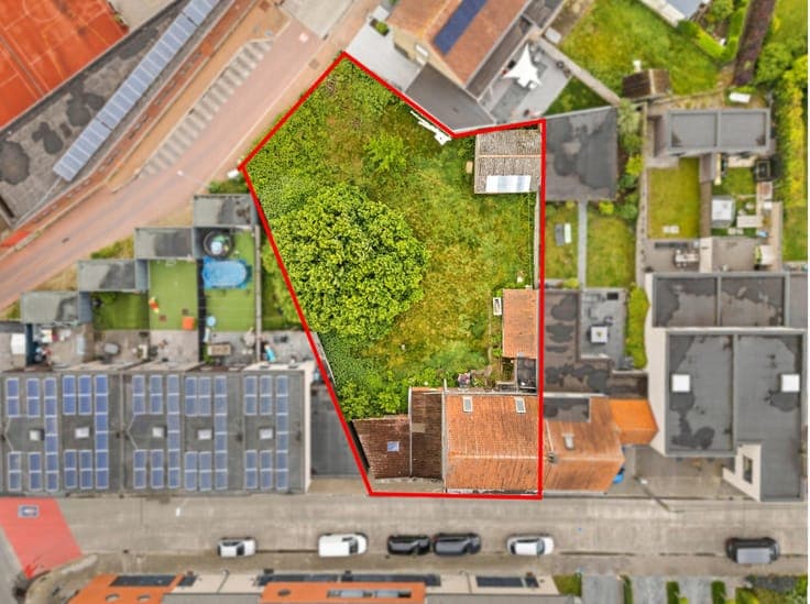 Property with great potential in the centre of Wielsbeke!