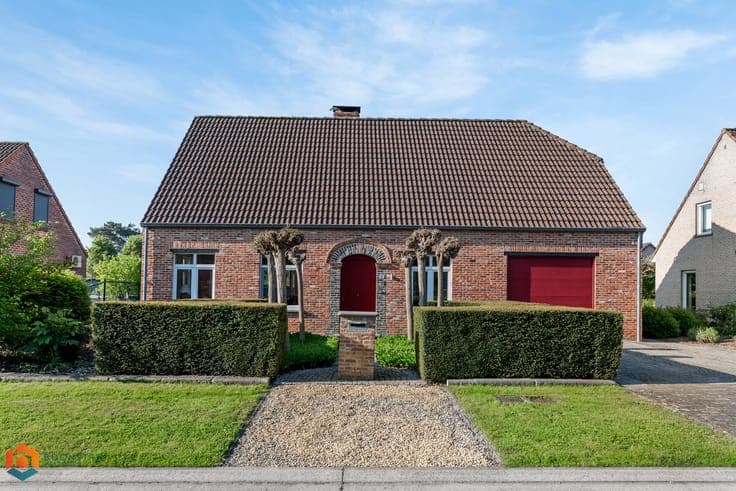 Instapklare woning (EPC B) met 3 slpkrs, garage en tuin t...