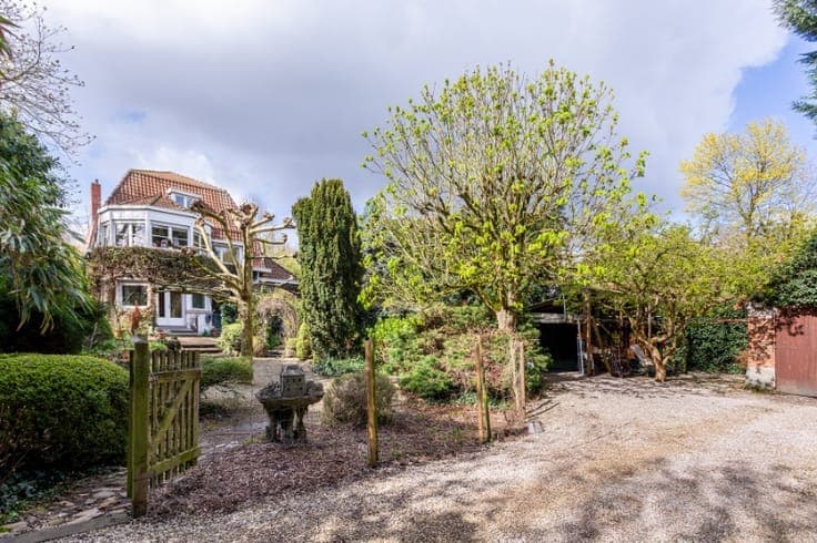 Karaktervolle, cottage villa in een oase van groen, na re...