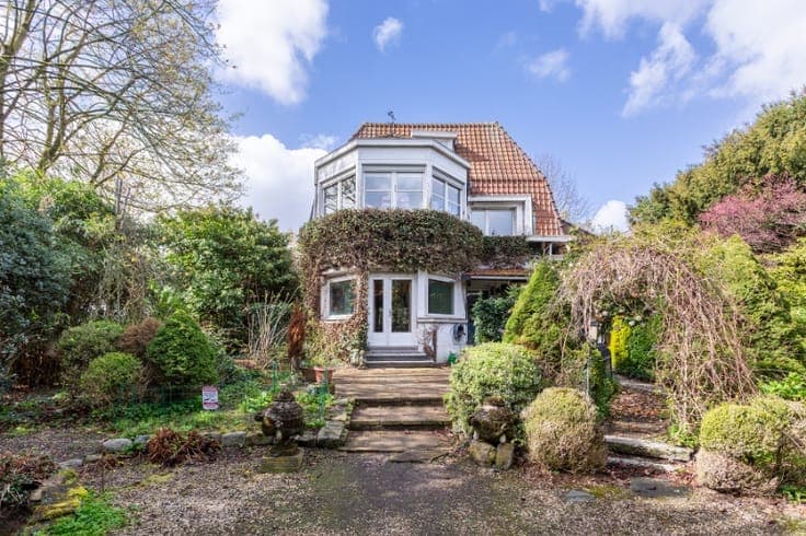 Karaktervolle, cottage villa in een oase van groen, na re...