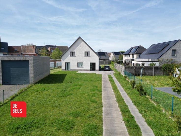 Recente vrijstaande villa op een royaal perceel (1044 m2)
