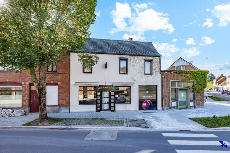 Versatile property with central location, garage and sunny c