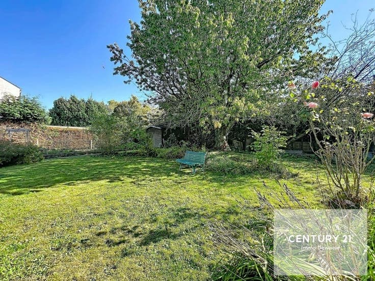 Detached villa with 3 bedrooms, cellars and a large garage