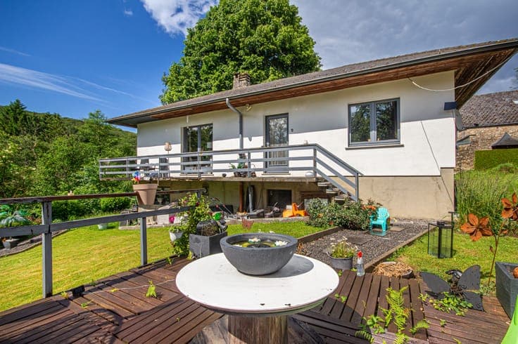 Detached house with a garden and garage