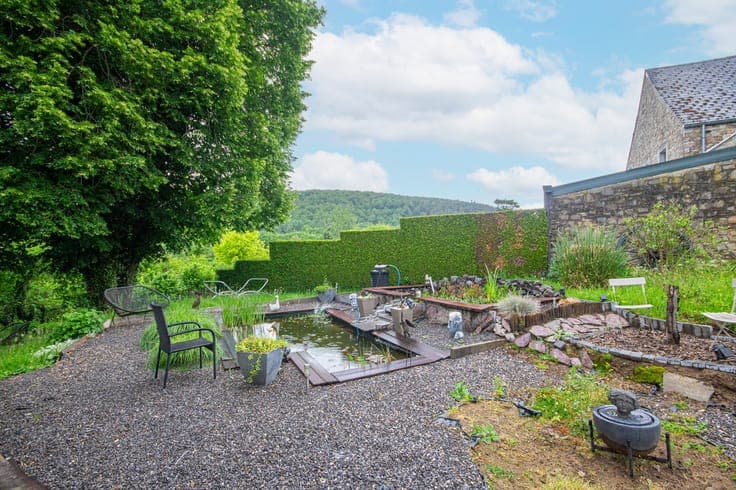 Detached house with a garden and garage