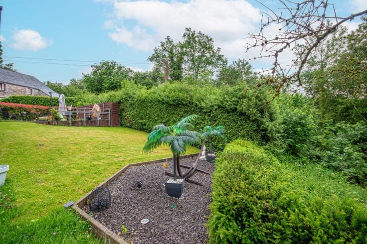 Detached house with a garden and garage