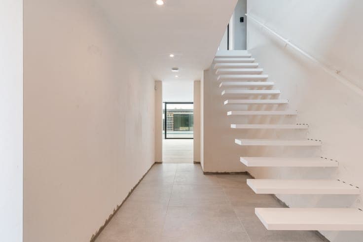Nieuwbouwwoning met zwembad en poolhouse
