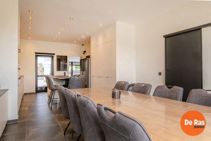 WELLE-Gerenov. herenhuis met charmante gevel en moderne luxe