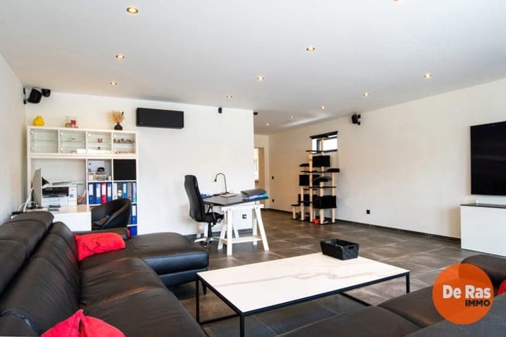 WELLE-Gerenov. herenhuis met charmante gevel en moderne luxe