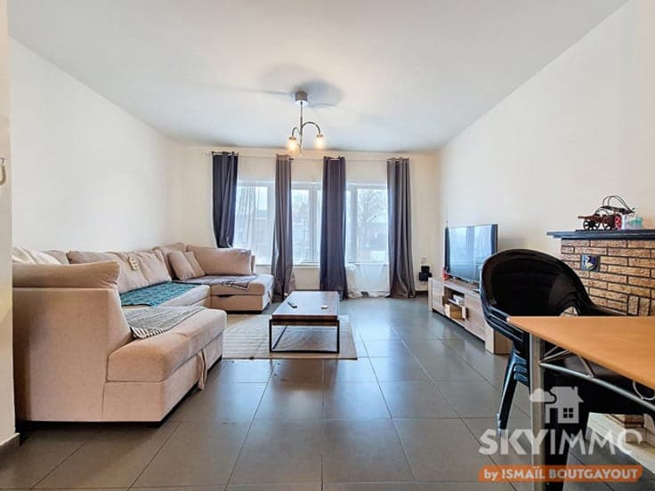 Franklin Roosevelt Avenue – Income property with 2 units