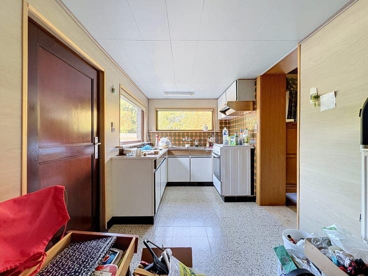 Op te knappen woning naast natuurgebied.