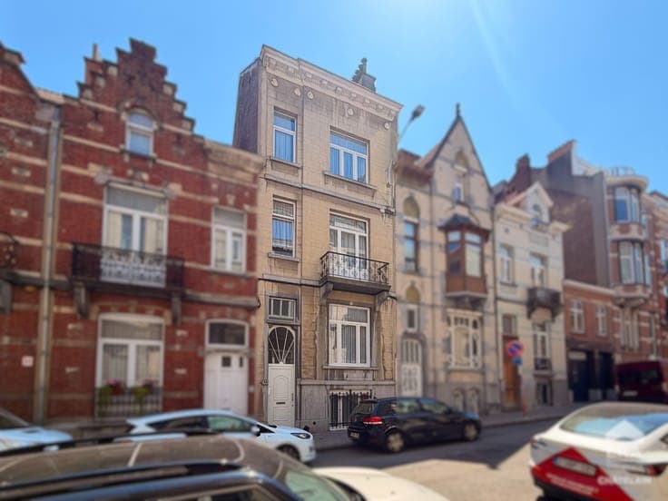 Single-family house with city garden for sale in Ixelles