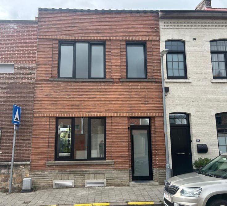 STIJLVOL GERENOVEERDE WONING MET 3 SLAAPKAMERS, OPEN LEEF...