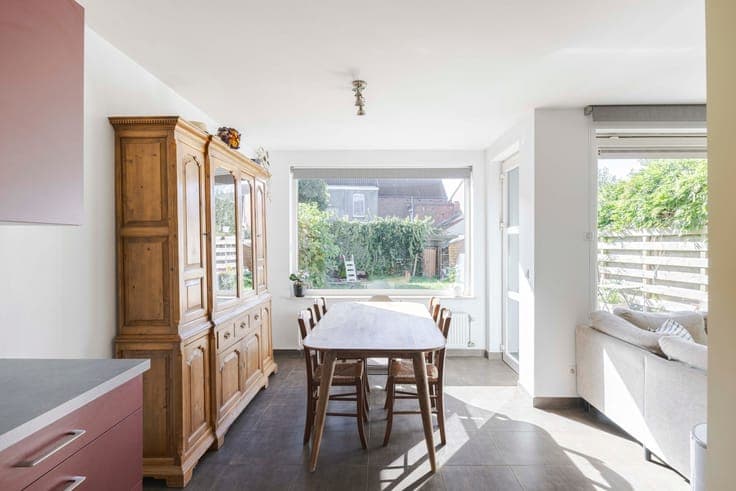 Lichtrijke woning met zonnige tuin op een rustige ligging in
