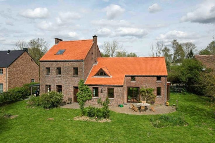 Orbais – Spacious Country House with Independent Apartment