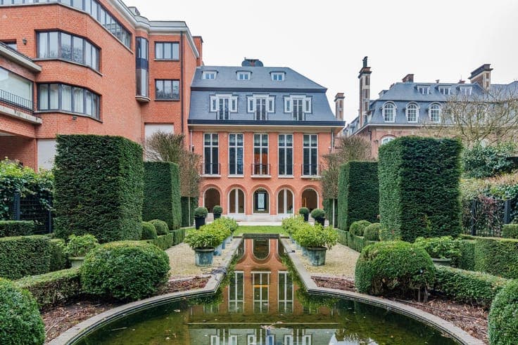 Square du Bois – Stunning 860 m² mansion – South garden