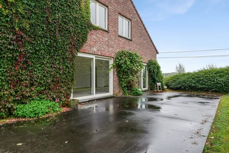 RUIME WONING MET VEEL POTENTIEEL, 4 SLAAPKAMERS EN EEN GR...