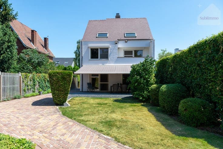 Instapklare gezinswoning met 5 slaapkamers, grote garage ...