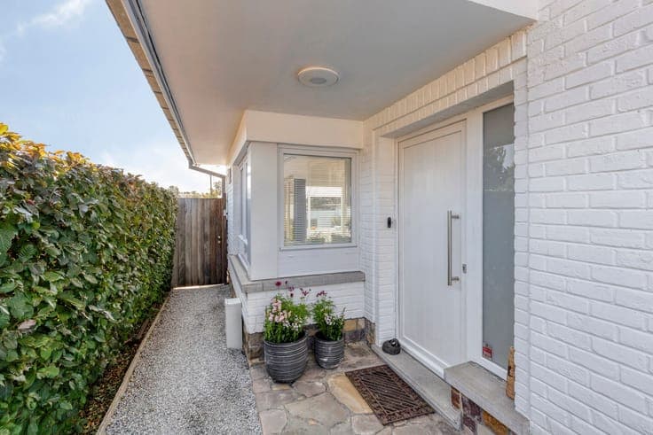 Charming villa in a prime location with a spacious garage