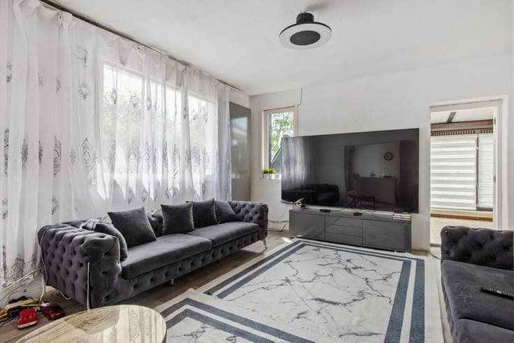 Renovatiewoning met vergund uitbreidingsproject op perceel v