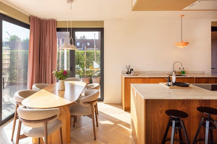 Heel recente, energiezuinige woning met 4 slaapkamers.