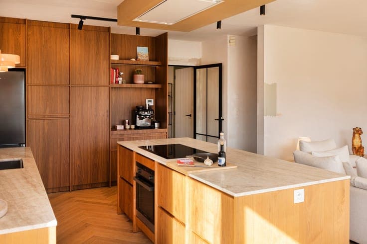 Heel recente, energiezuinige woning met 4 slaapkamers.