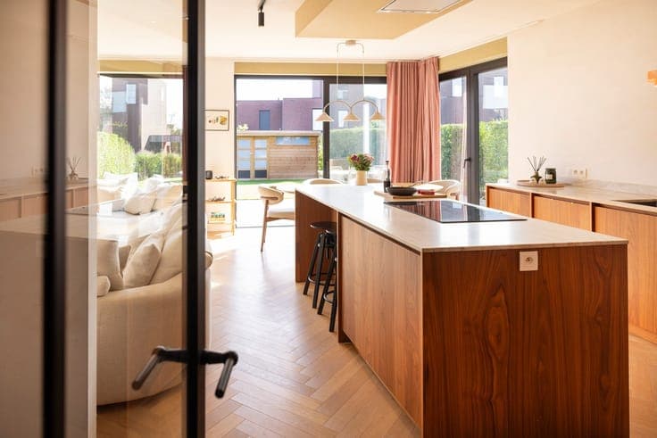 Heel recente, energiezuinige woning met 4 slaapkamers.