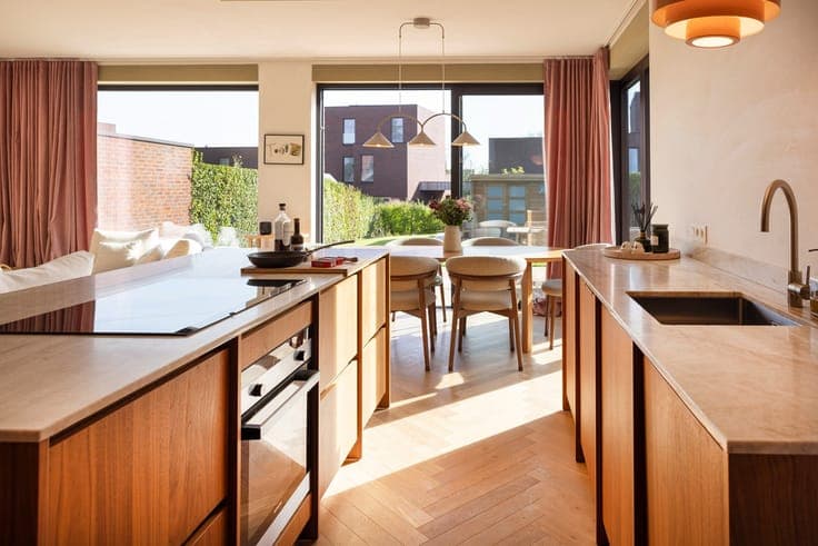 Heel recente, energiezuinige woning met 4 slaapkamers.