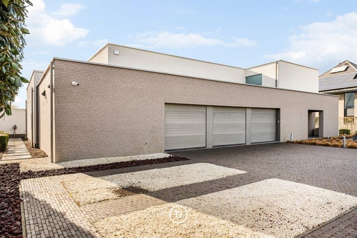 Modern villa with swimming pool and ultimate living comfort