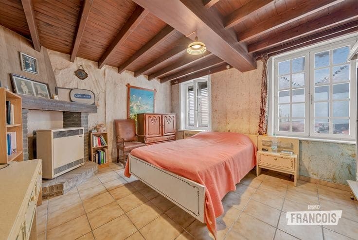 Enjoy peaceful country living on a spacious 2,295 m² plot i…