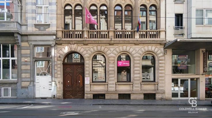 Saint-Gilles – Mixed-use townhouse with offices, rear house