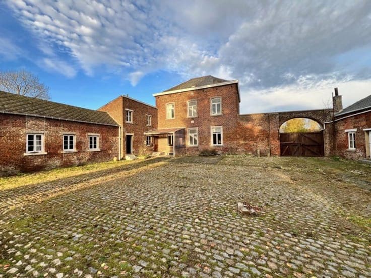 INVESTMENT PROJECT TO RENOVATE IN FORMER FARM