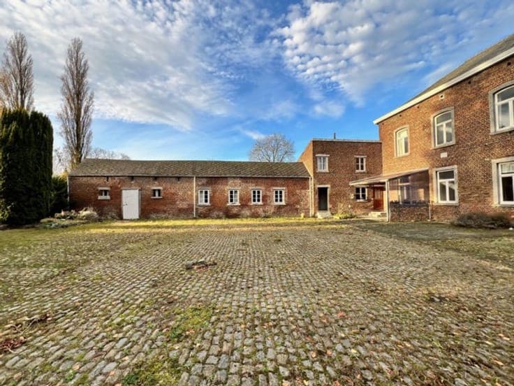 INVESTMENT PROJECT TO RENOVATE IN FORMER FARM