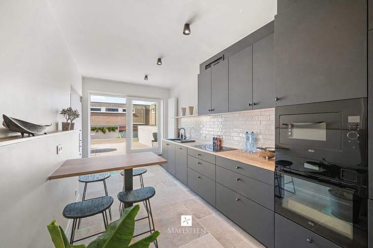 Elegant townhouse with garage in central Bruges