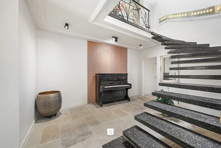 Elegant townhouse with garage in central Bruges