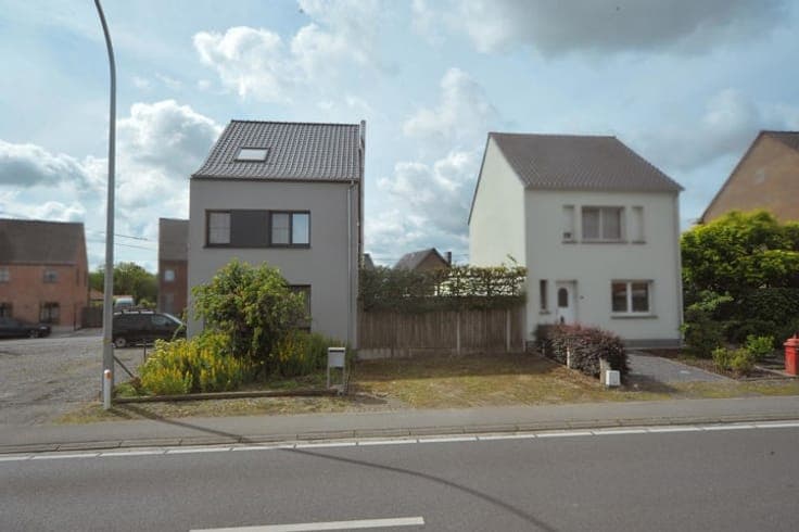 Move-in ready semi-detached house with garage in Opwijk