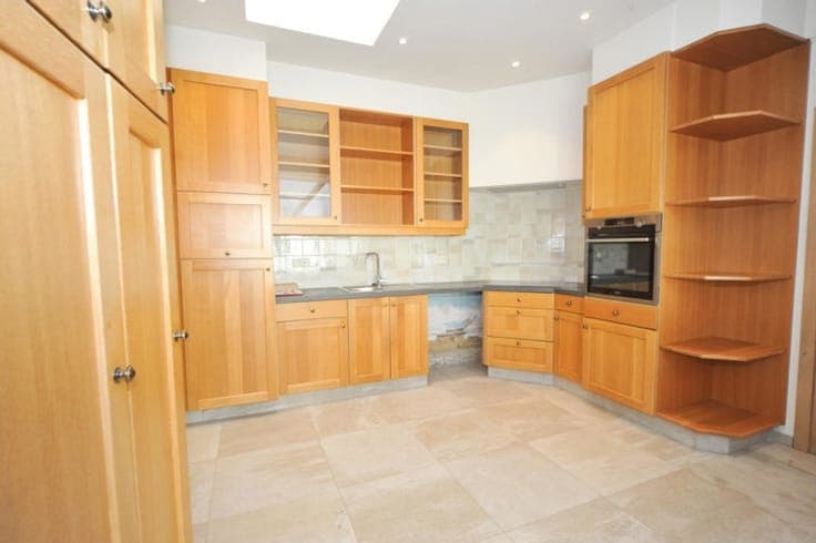 Move-in ready semi-detached house with garage in Opwijk