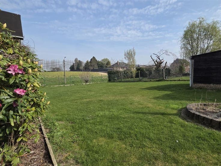 Spacious, to be refreshed 3-fronted house with 4 bedrooms, g