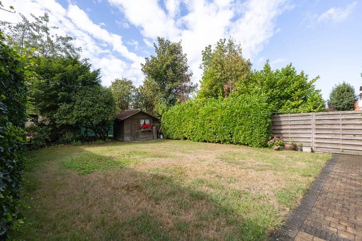 ARCHITECTENWONING MET 4 SLAAPKAMERS EN GARAGE