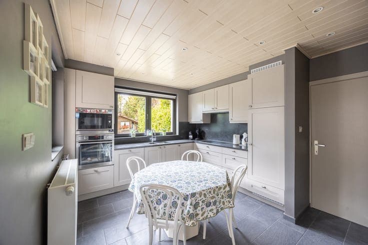 ARCHITECTENWONING MET 4 SLAAPKAMERS EN GARAGE