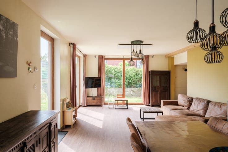 Ruime gezinswoning met praktijkruimte, 4 slaapkamers en g...