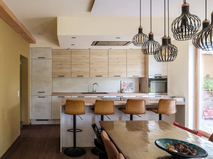 Ruime gezinswoning met praktijkruimte, 4 slaapkamers en g...