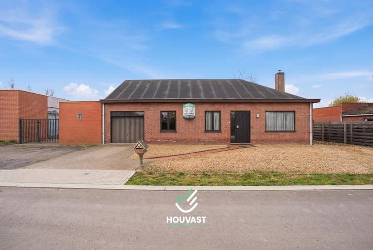 Te koop - Woning met 3 slaapkamers en veel potentieel in ...
